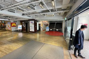 【ピアザ松戸/松戸駅東口直結】プロモーションイベントや小規模な物販に最適な駅出口直結の商業施設内エントランス近くのイベントスペース(3B)