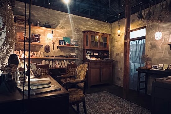 【浅草駅9分】撮影や展示会に適したのヴィンテージ家具で装飾したレンタルギャラリー