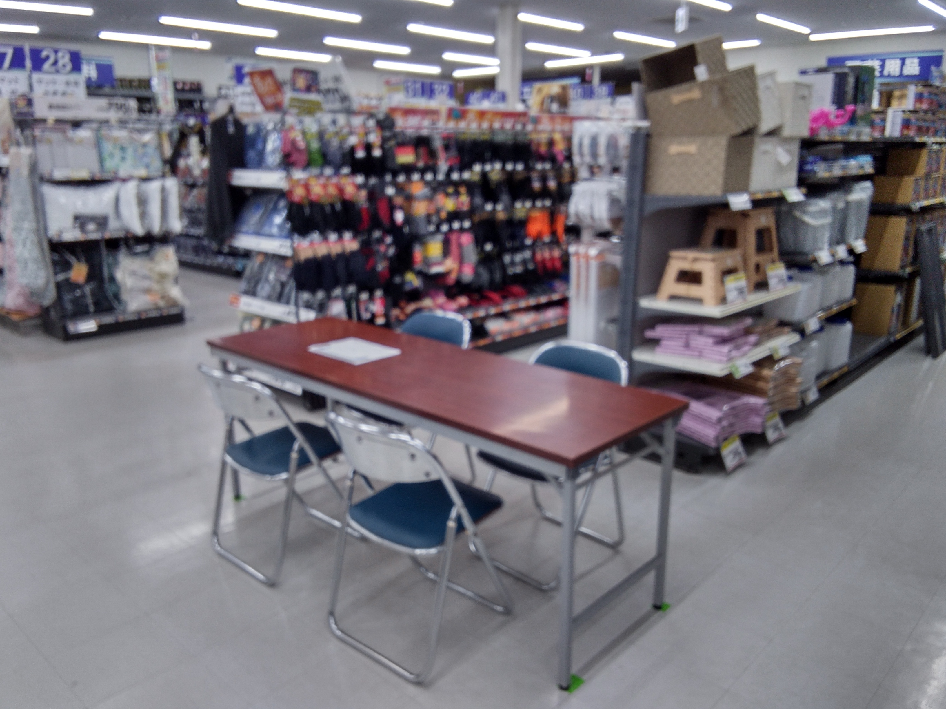 【ホームマート沼宮内店】レジ前　食物販やプロモーション等の出店に最適なホームセンター店内のイベントスペース
