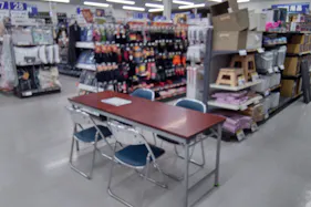 【ホームマート沼宮内店】レジ前 食物販やプロモーション等の出店に最適なホームセンター店内のイベントスペース