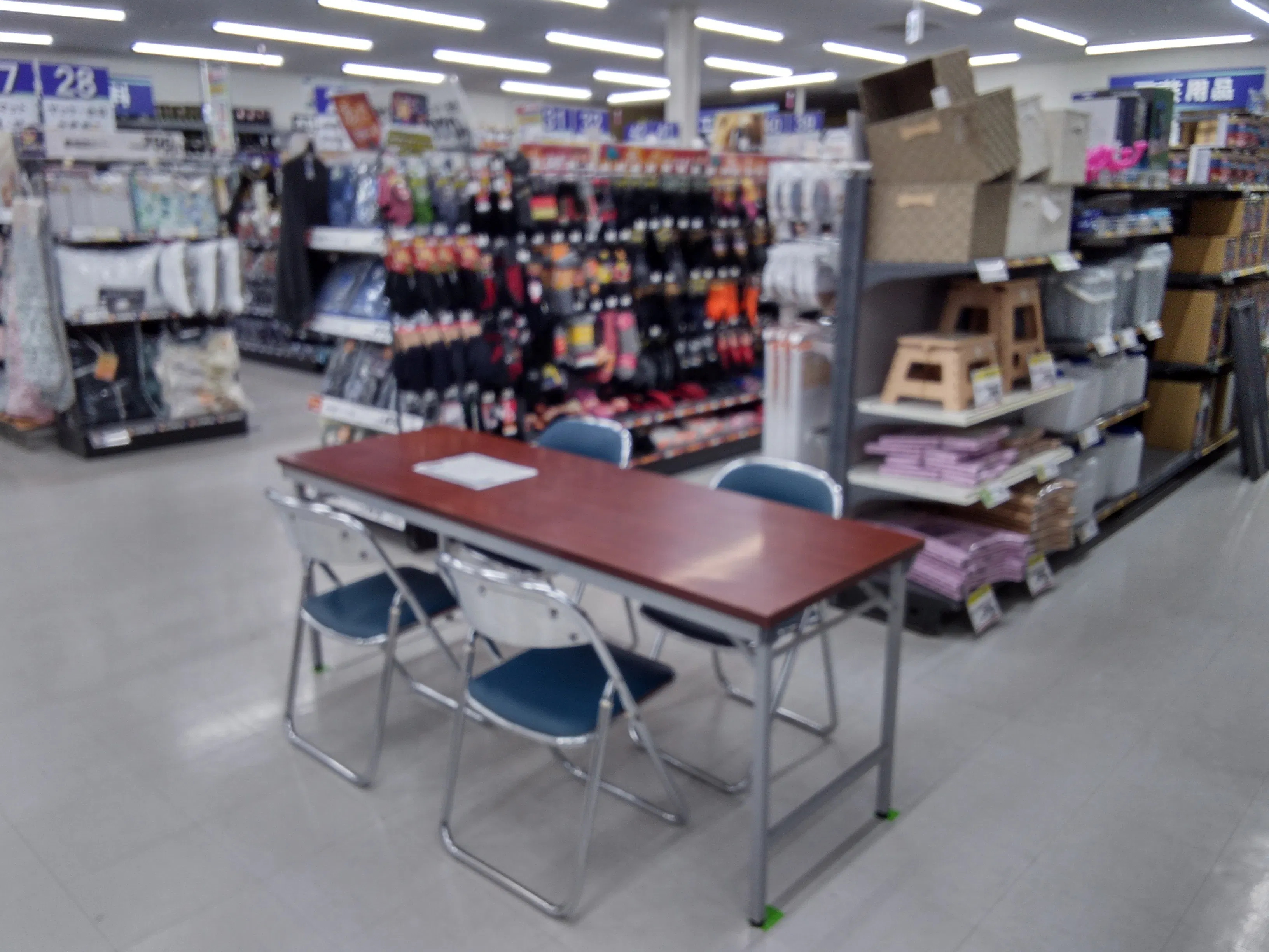 【ホームマート沼宮内店】レジ前 食物販やプロモーション等の出店に最適なホームセンター店内のイベントスペース