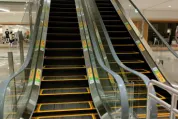 【イオンモール豊川】モール内広告 エスカレーター手すり