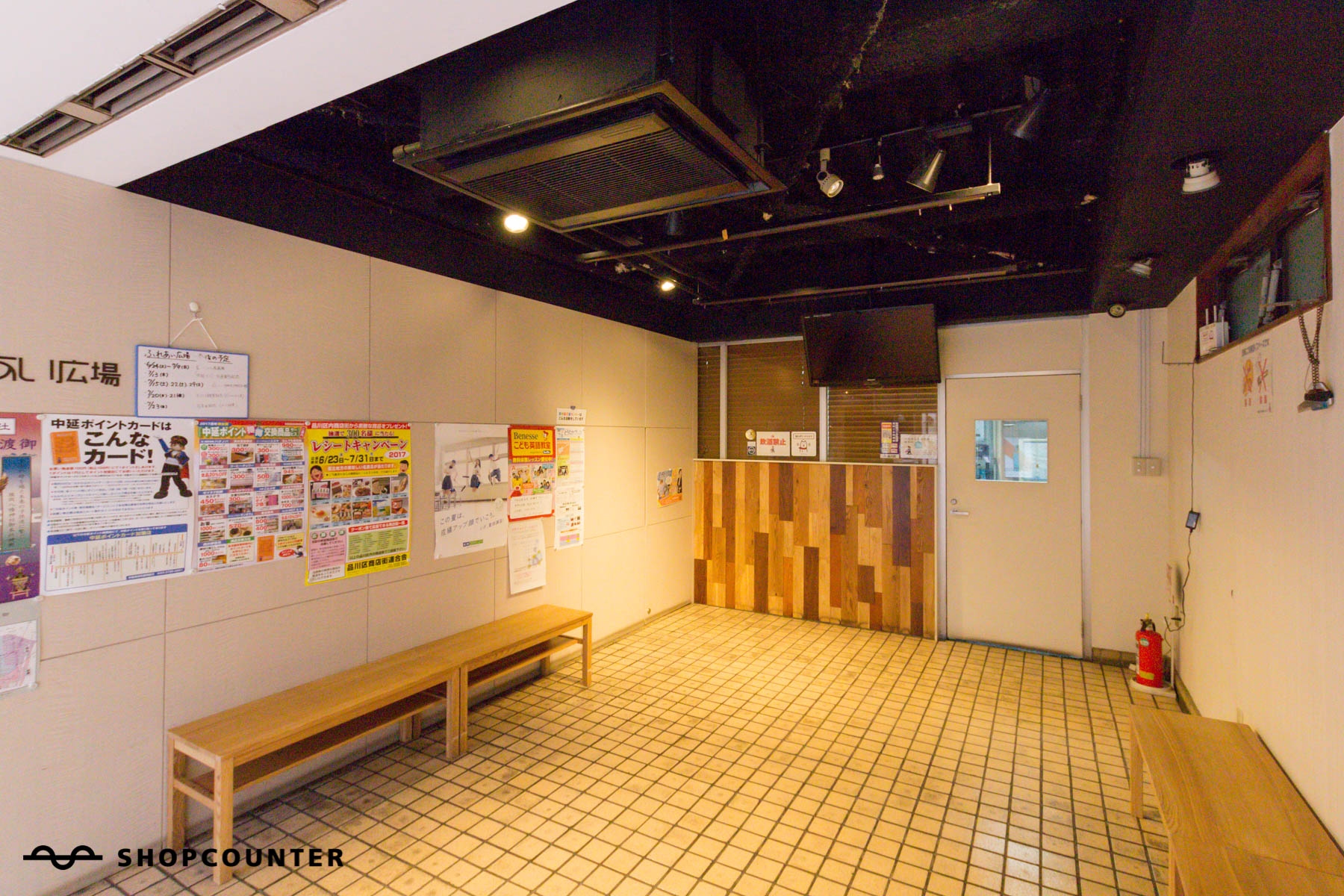 商店街内のスペースですが天候に左右されずイベントを開催できます