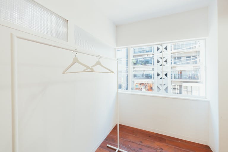 【明治神宮前駅5分】展示会・ポップアップに最適な白壁自然光が入る落書き可能なキャットストリート沿いスペースの画像8