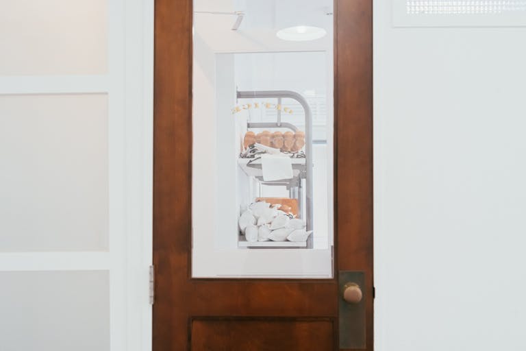 【明治神宮前駅5分】展示会・ポップアップに最適な白壁自然光が入る落書き可能なキャットストリート沿いスペースの画像18