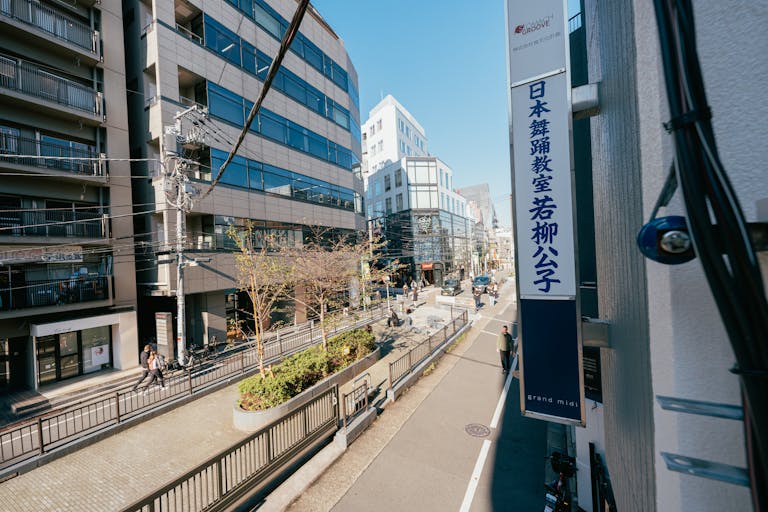 【明治神宮前駅5分】展示会・ポップアップに最適な白壁自然光が入る落書き可能なキャットストリート沿いスペースの画像12