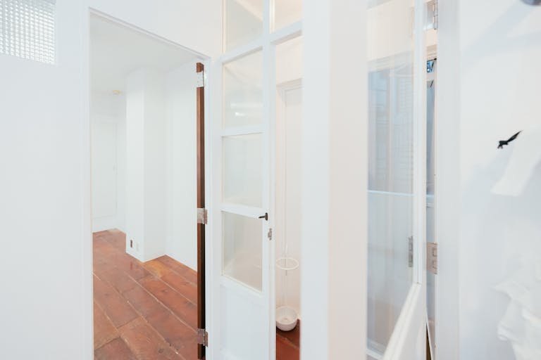 【明治神宮前駅5分】展示会・ポップアップに最適な白壁自然光が入る落書き可能なキャットストリート沿いスペースの画像10