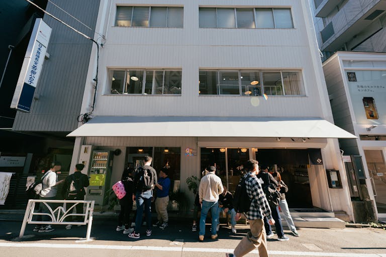 【明治神宮前駅5分】展示会・ポップアップに最適な白壁自然光が入る落書き可能なキャットストリート沿いスペースの画像3