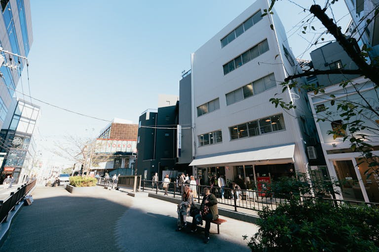 【明治神宮前駅5分】展示会・ポップアップに最適な白壁自然光が入る落書き可能なキャットストリート沿いスペースの画像4