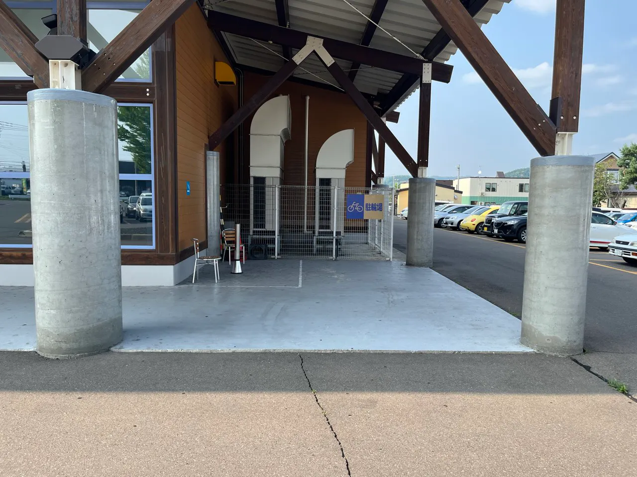 【ダイナム北見店ゆったり館】キッチンカーやプロモーションに最適なアミューズメント施設のイベントスペース(喫煙所付近)