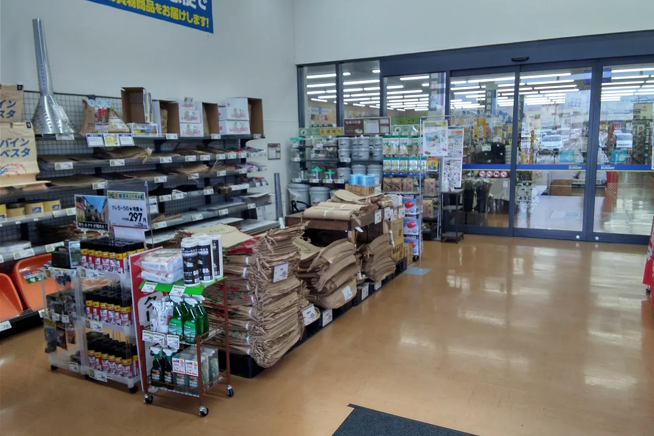 【サンデー水沢日高店】風除室 食物販やプロモーション等の出店に最適なホームセンター店内のイベントスペース