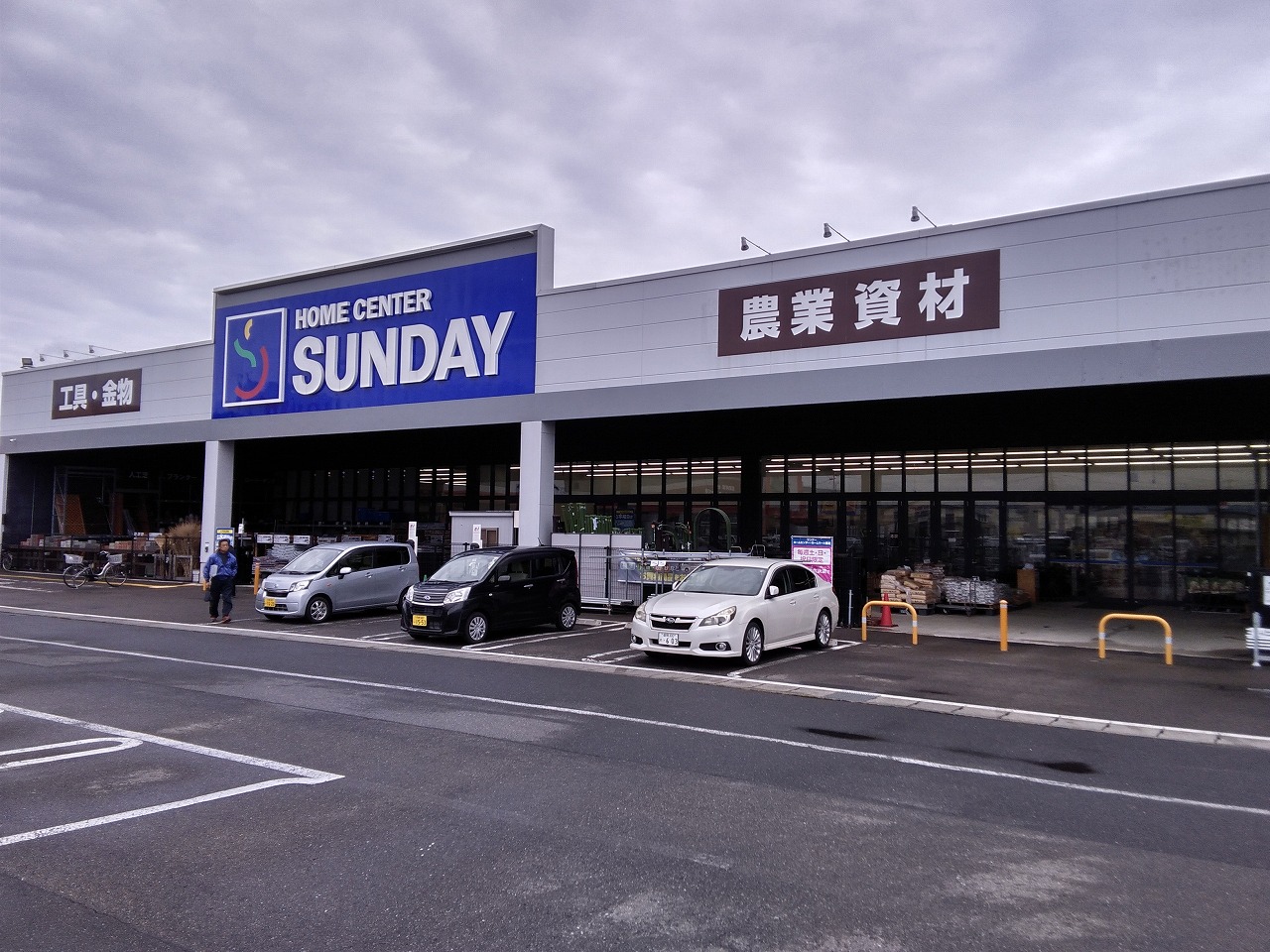 【サンデー水沢日高店】風除室　食物販やプロモーション等の出店に最適なホームセンター店内のイベントスペース
