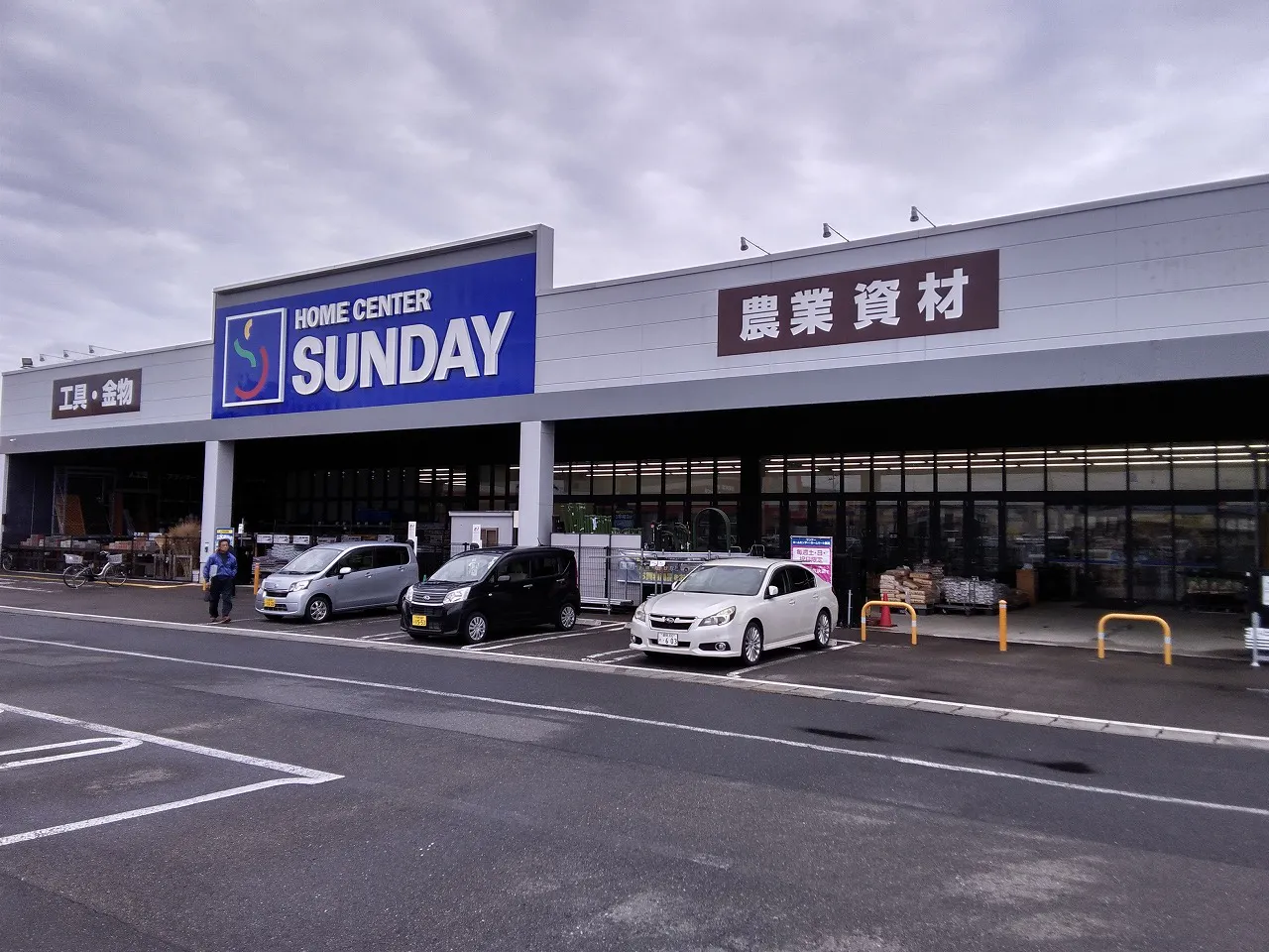 【サンデー水沢日高店】風除室　食物販やプロモーション等の出店に最適なホームセンター店内のイベントスペース