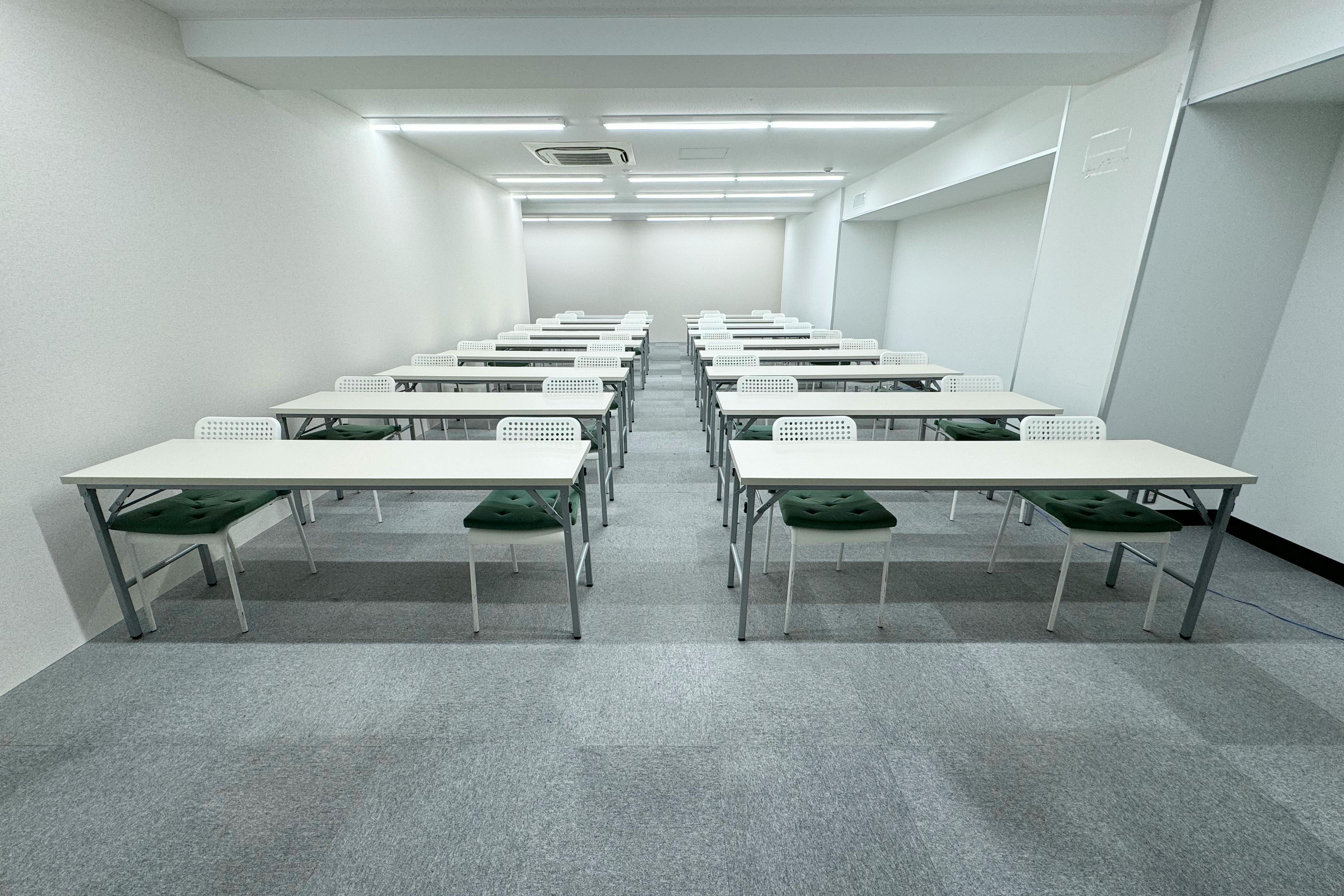 【馬喰町駅1分】招待制の製品PR会や受注販売会に適した60名程度収容可能なレンタルスペース