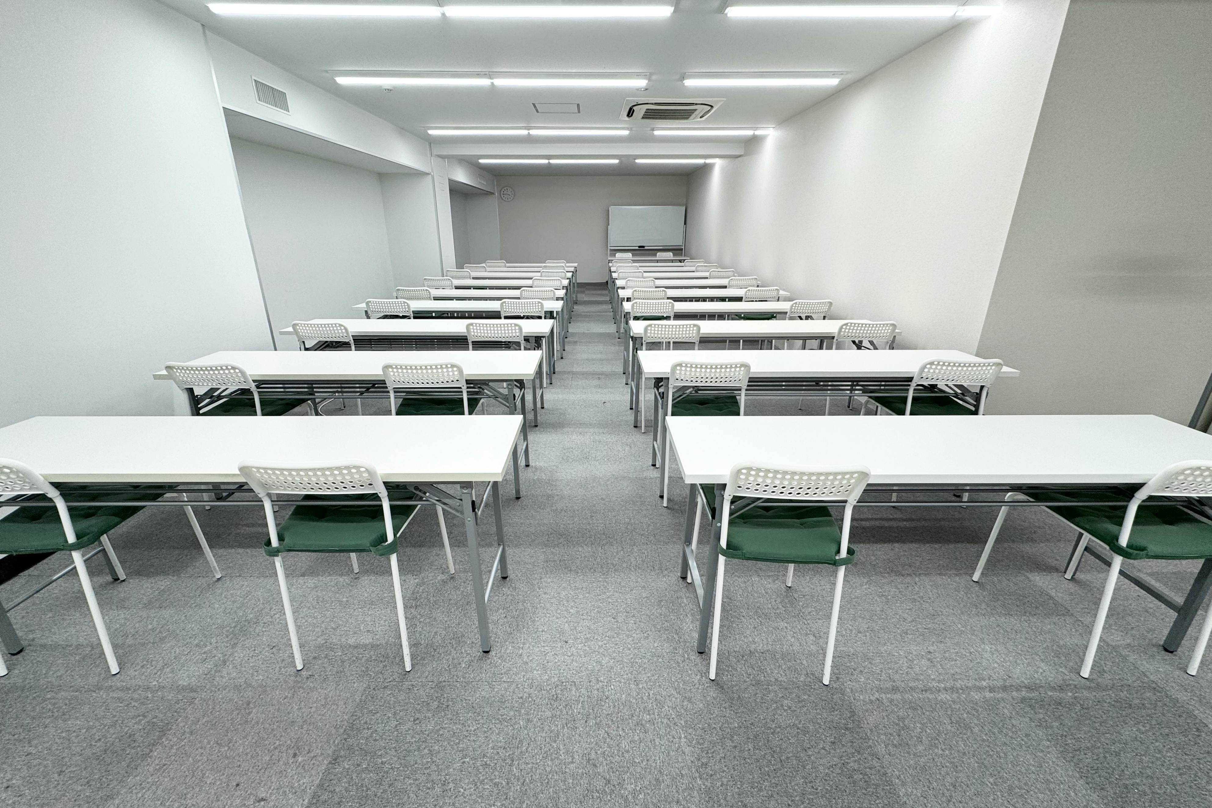 【馬喰町駅1分】招待制の製品PR会や受注販売会に適した60名程度収容可能なレンタルスペース