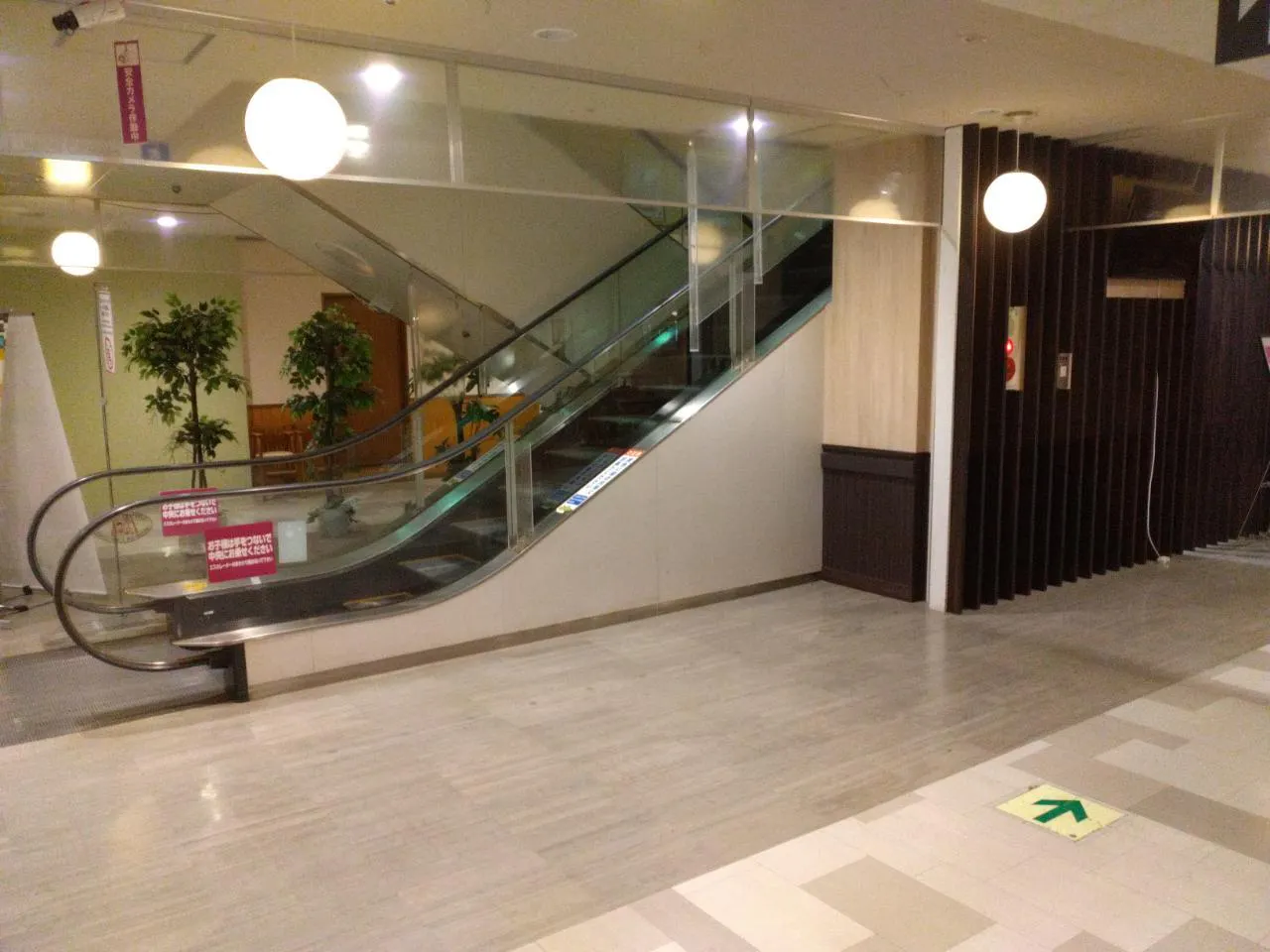 【イオン釧路店】フードホール内Ｂ(銀だこ前)