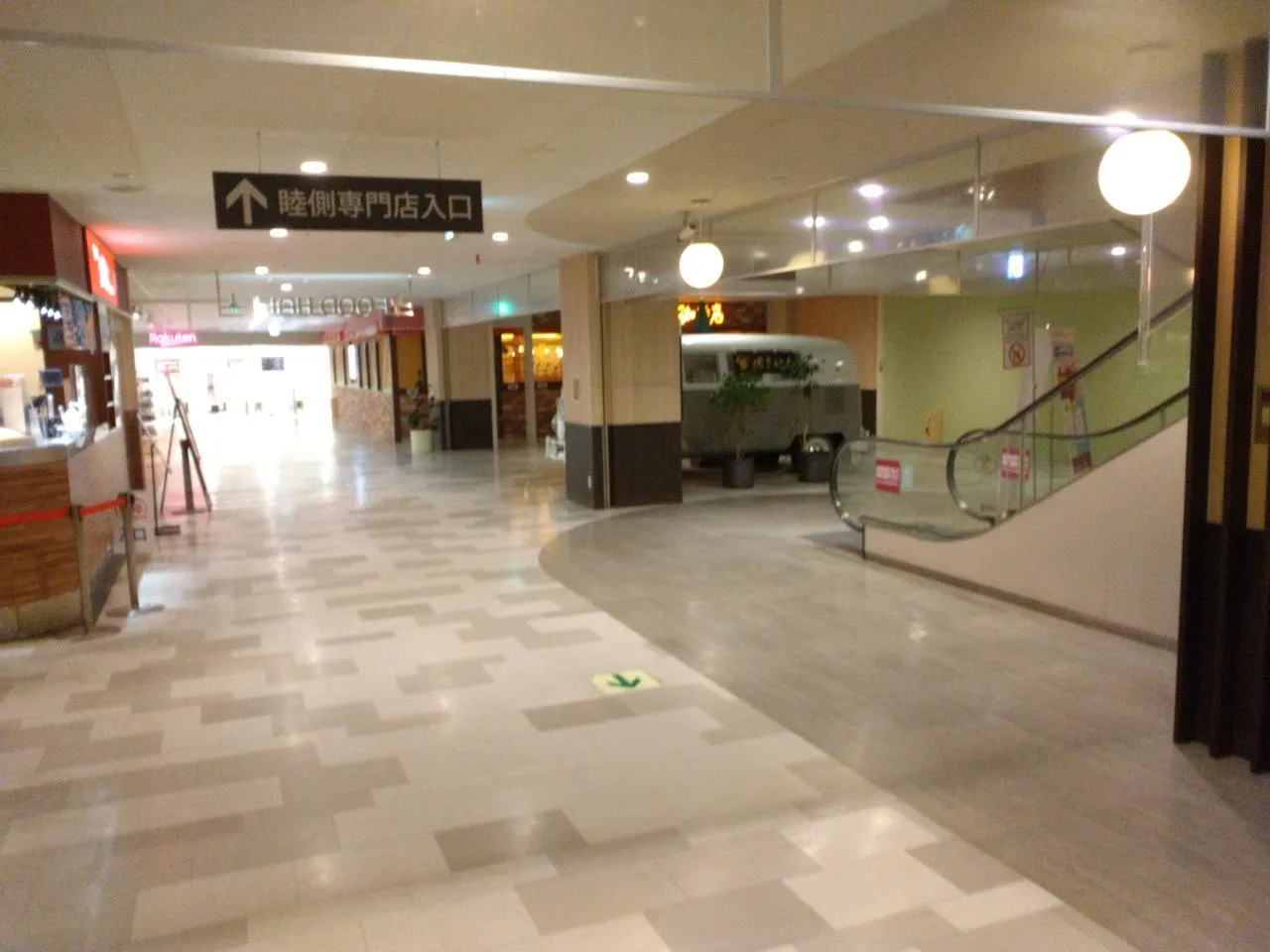 【イオン釧路店】フードホール内B(銀だこ前)