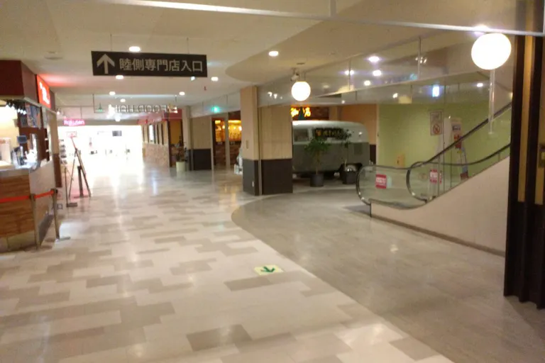 【イオン釧路店】フードホール内B(銀だこ前)の画像2