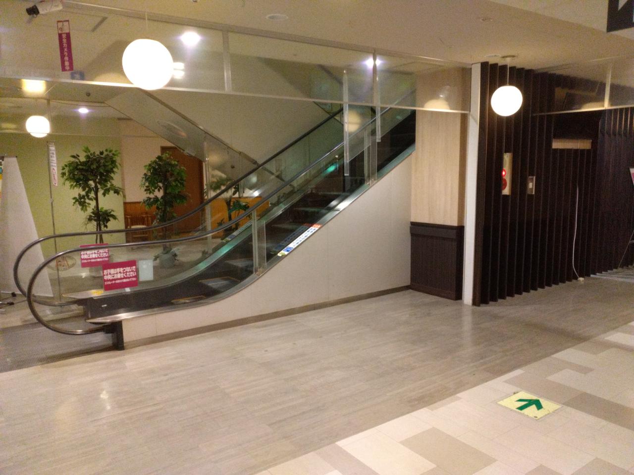 【イオン釧路店】フードホール内Ｂ(銀だこ前)