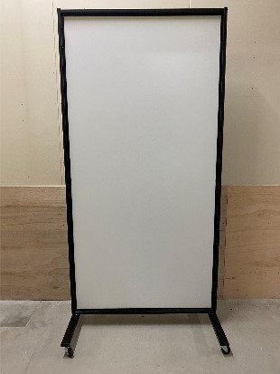 【イオンタウン四日市泊／1Fウィンドウスペース】正面入口、マックスバリュ前に位置する通行量の多い1Fイベントスペース