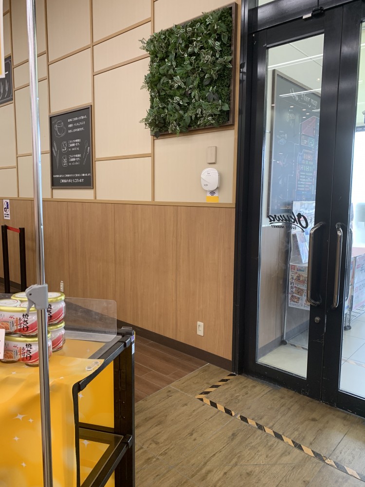 【オークワ貝塚三ツ松】プロモーションや販促イベントに適した風除室スペース