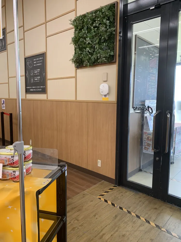 【オークワ貝塚三ツ松】プロモーションや販促イベントに適した風除室スペース