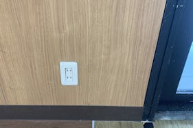 【オークワ貝塚三ツ松】プロモーションや販促イベントに適した風除室スペース