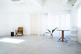【代々木上原駅1分】展示会・撮影等に適した白壁とキッチンスペース付きスタジオ