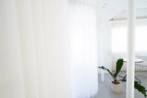 【代々木上原駅1分】展示会・撮影等に適した白壁とキッチンスペース付きスタジオ