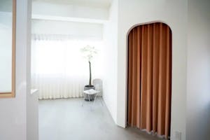 【代々木上原駅1分】展示会・撮影等に適した白壁とキッチンスペース付きスタジオ