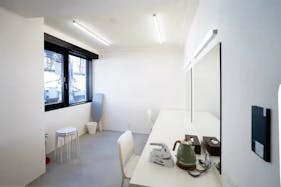 【代々木上原駅1分】展示会・撮影等に適した白壁とキッチンスペース付きスタジオ