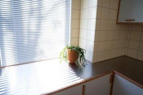 【代々木上原駅1分】展示会・撮影等に適した白壁とキッチンスペース付きスタジオ