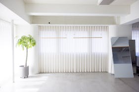 【代々木上原駅1分】展示会・撮影等に適した白壁とキッチンスペース付きスタジオ