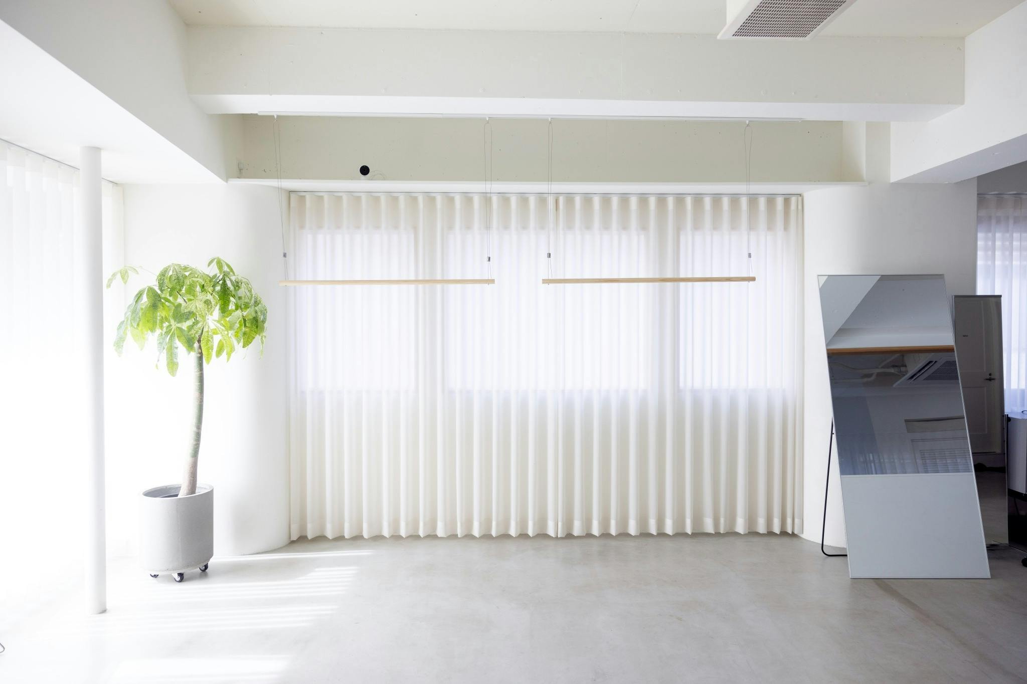 天吊りのハンガーポールも設置可能