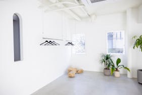 【代々木上原駅1分】展示会・撮影等に適した白壁とキッチンスペース付きスタジオ