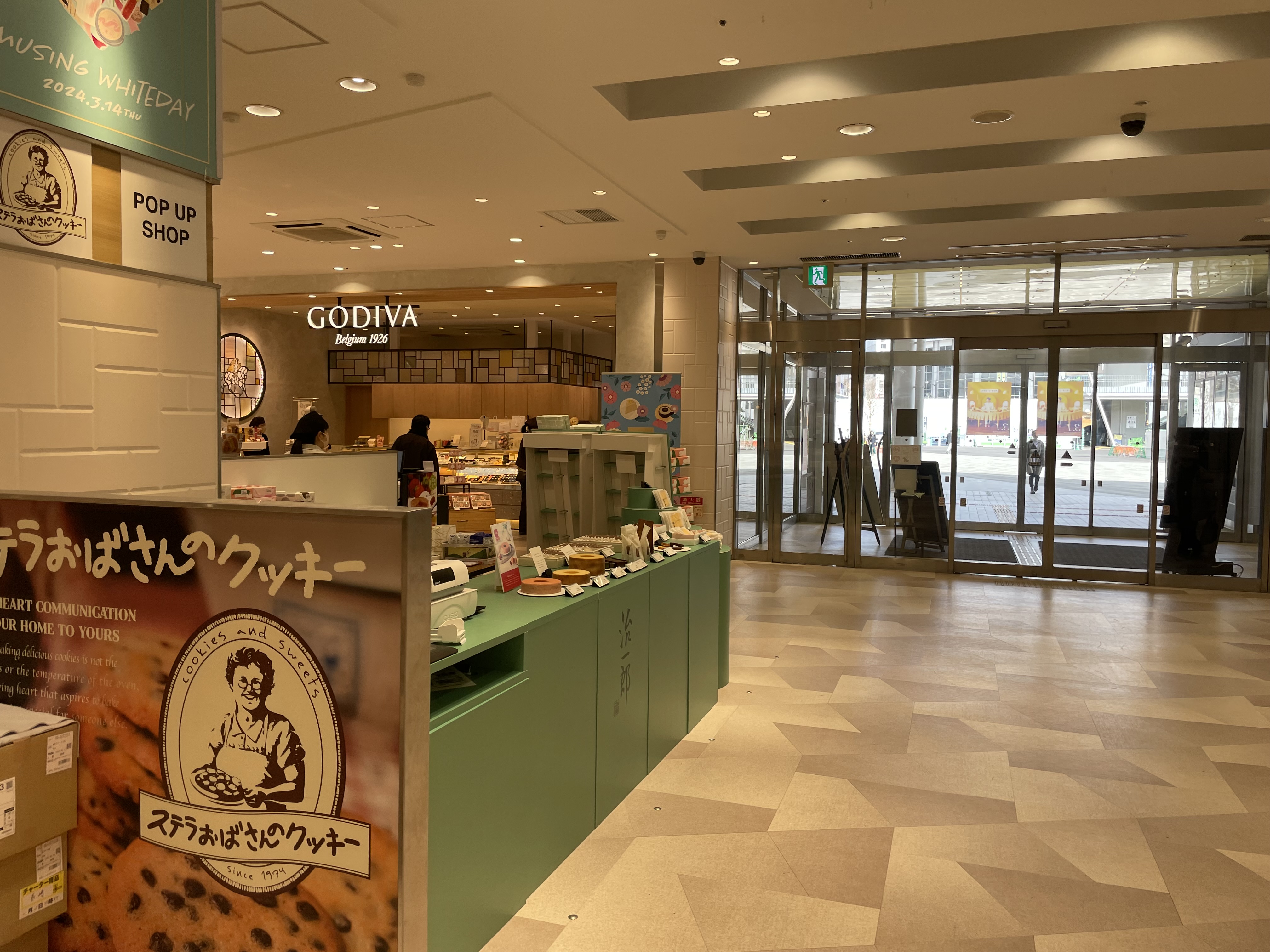 【アミュプラザ長崎】本館・1F スイーツの販売に最適！エントランス前の人通りが多いイベントスペース！