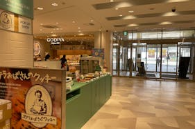 【アミュプラザ長崎】本館・1F スイーツの販売に最適!エントランス前の人通りが多いイベントスペース!