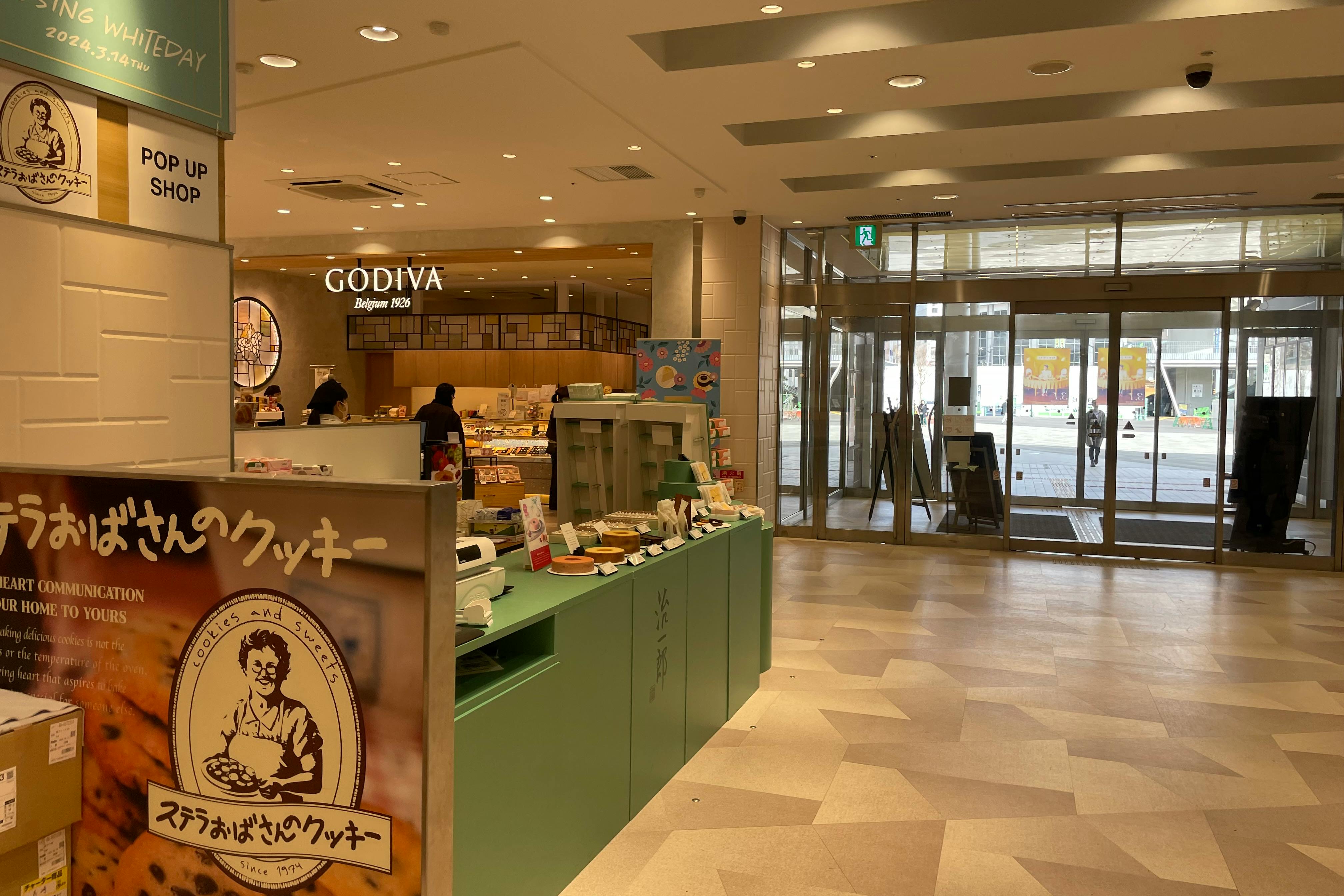 【アミュプラザ長崎】本館・1F スイーツの販売に最適!エントランス前の人通りが多いイベントスペース!