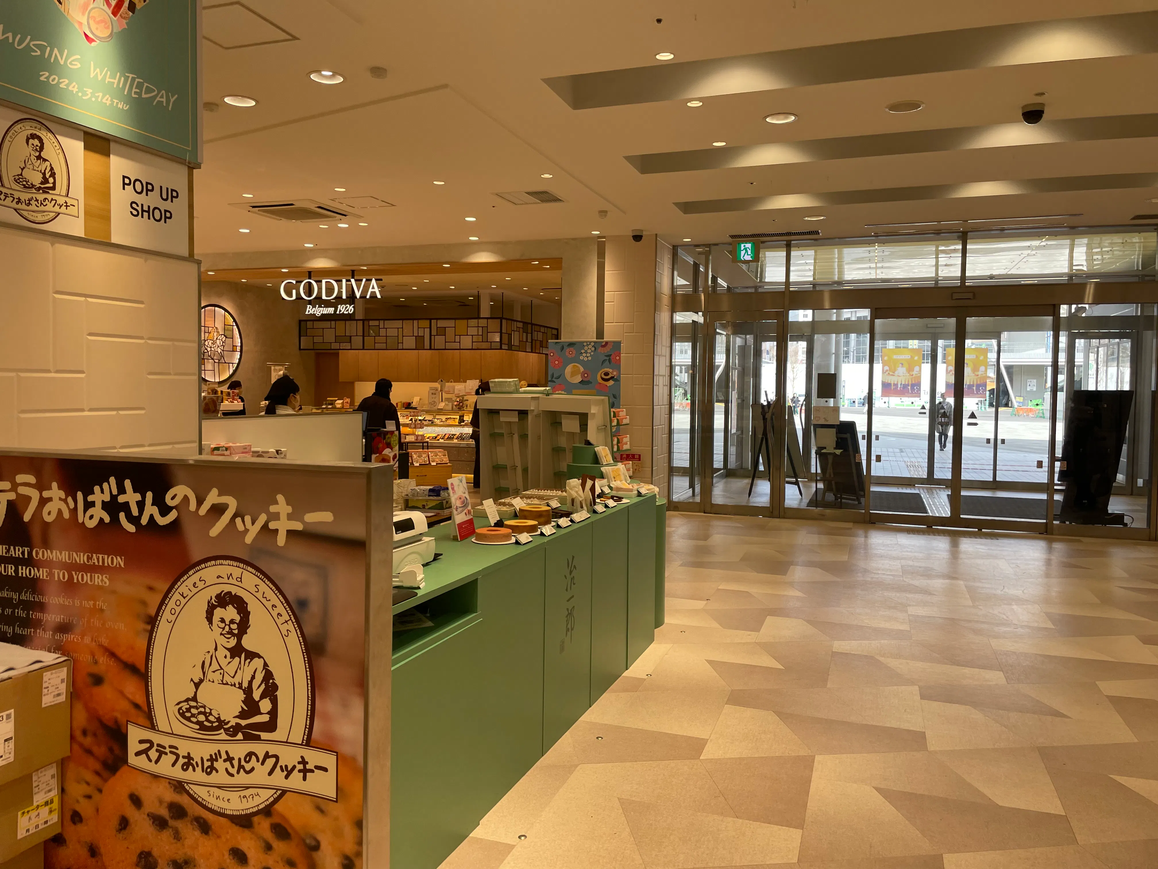 【アミュプラザ長崎】本館・1F スイーツの販売に最適！エントランス前の人通りが多いイベントスペース！