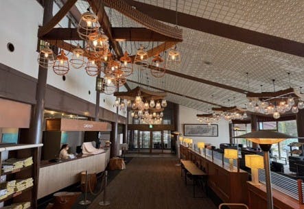 【くつろぎの宿 うみあかり】富山湾を望む温泉宿の1Fロビースペースの画像