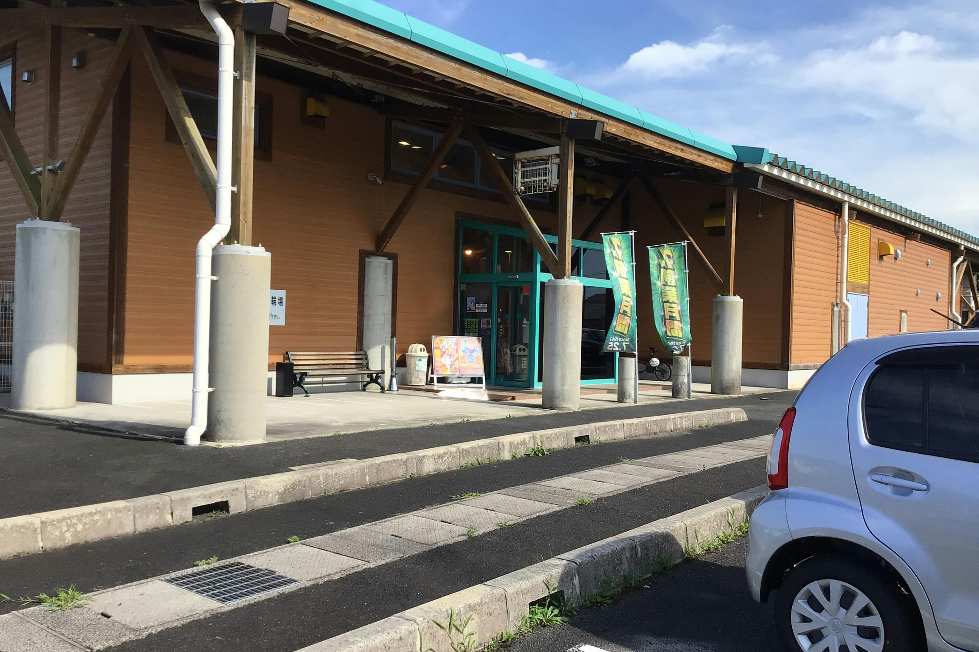 【ダイナム出雲店】キッチンカーや各種プロモーションに最適なアミューズメント施設のイベントスペース(出入口横)