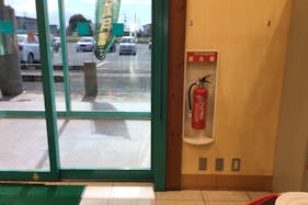 【ダイナム出雲店】キッチンカーや各種プロモーションに最適なアミューズメント施設のイベントスペース(出入口横)