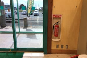 【ダイナム出雲店】キッチンカーや各種プロモーションに最適なアミューズメント施設のイベントスペース(出入口横)