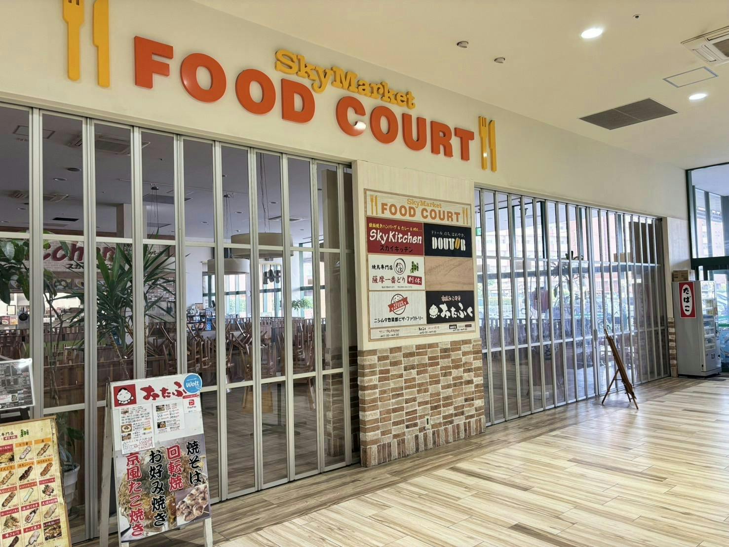 【ニシムタスカイマーケット鴨池店】【ニシムタスカイマーケット鴨池店】食物販や物販に利用可能な食鮮館入口近くの屋外催事スペースの画像