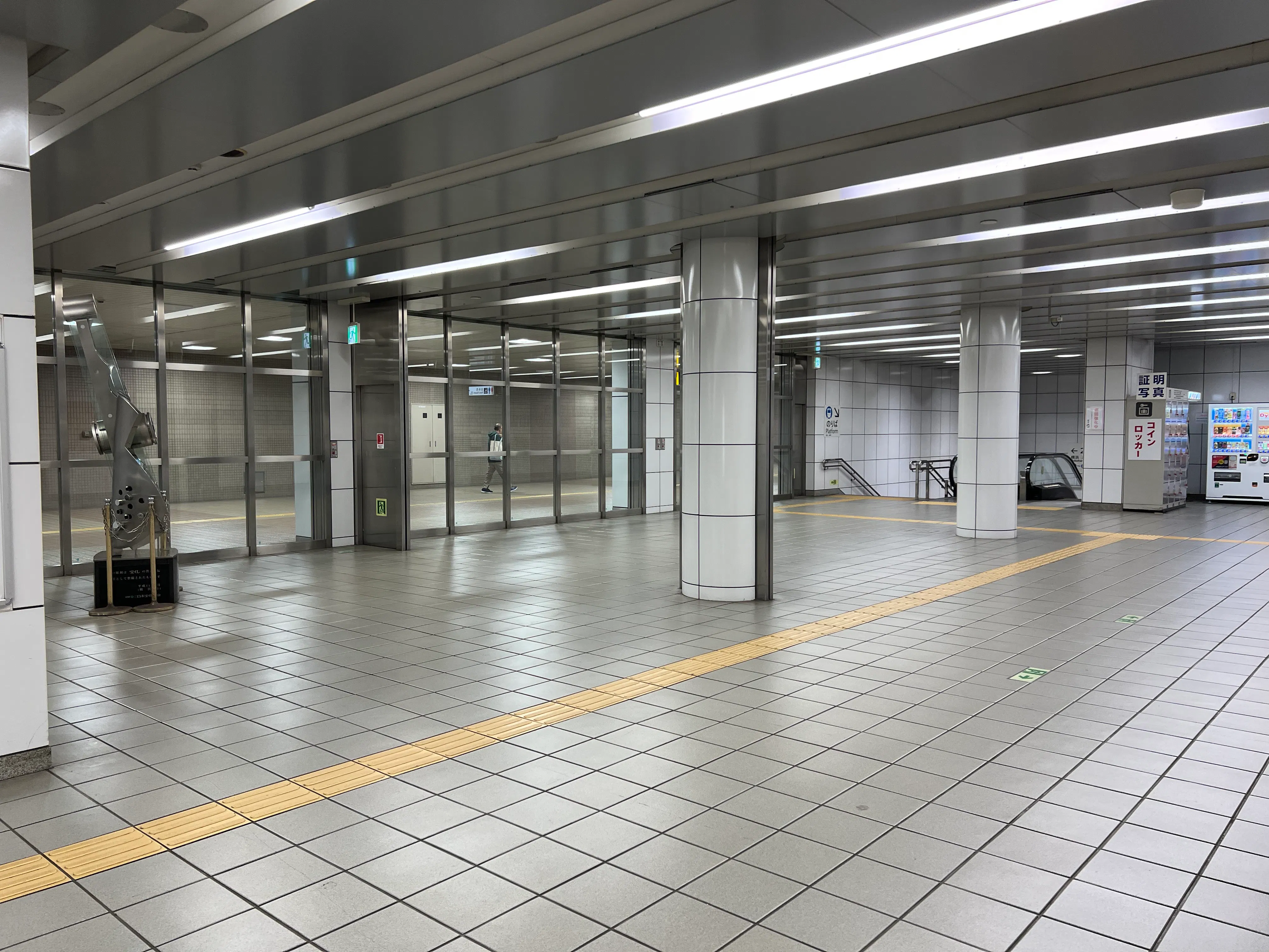 【横浜市営地下鉄ブルーライン湘南台駅】各種プロモーションや物販、食物販のポップアップストアに最適な改札内モニュメント横のイベントスペース