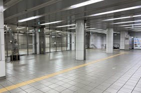 【横浜市営地下鉄ブルーライン湘南台駅】各種プロモーションや物販、食物販のポップアップストアに最適な改札内モニュメント横のイベントスペース