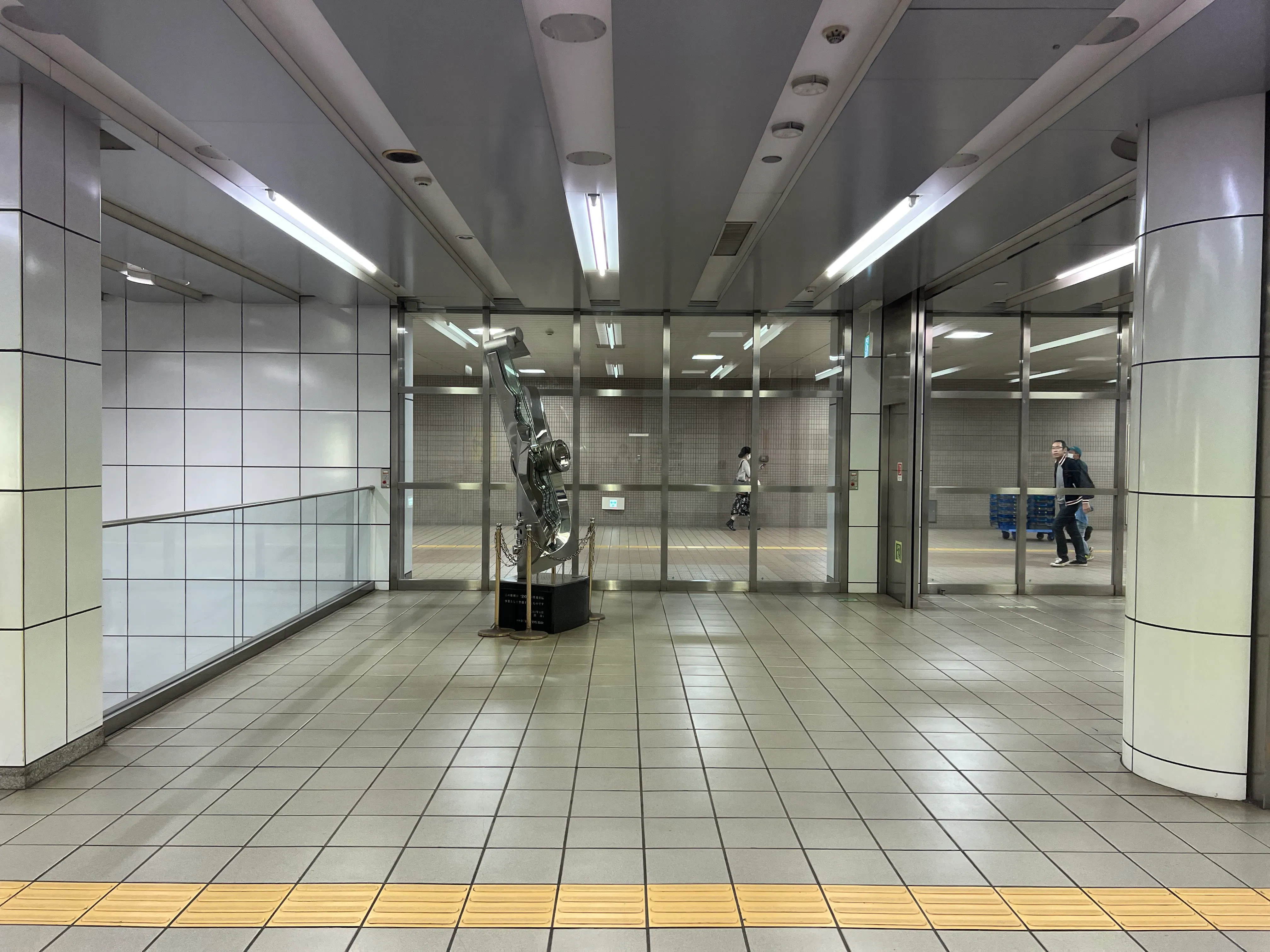 【横浜市営地下鉄ブルーライン湘南台駅】各種プロモーションや物販、食物販のポップアップストアに最適な改札内モニュメント横のイベントスペース