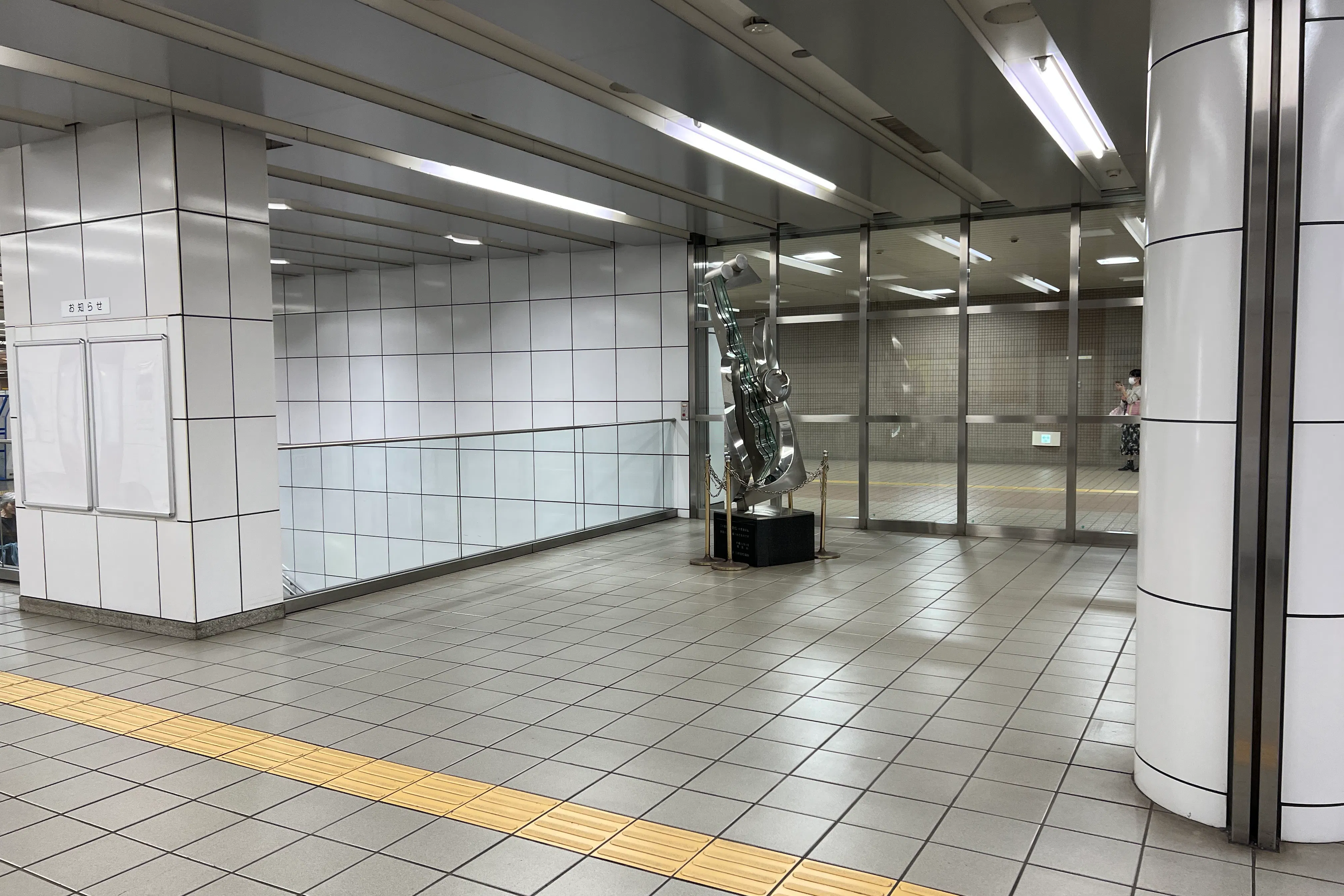 【横浜市営地下鉄ブルーライン湘南台駅】各種プロモーションや物販、食物販のポップアップストアに最適な改札内モニュメント横のイベントスペース