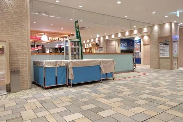 【京王聖蹟桜ヶ丘ショッピングセンター】駐車場側 物販やプロモーションイベントに適したレストラン・カフェフロアイベントスペース