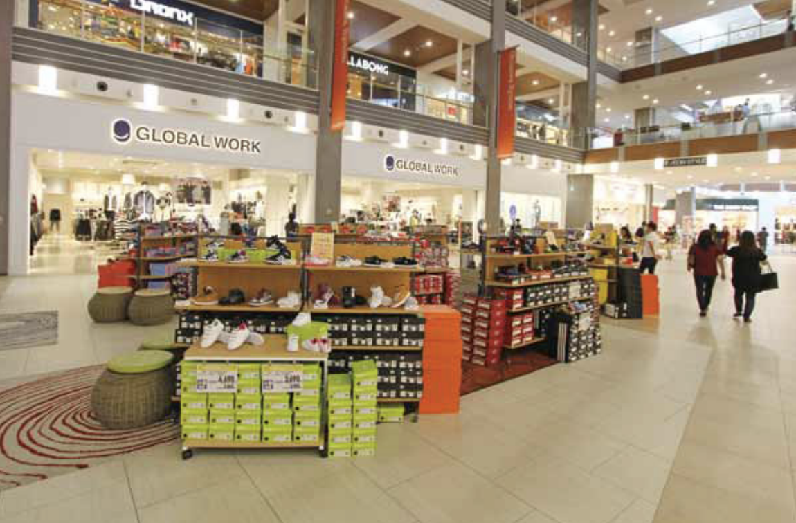 【イオンモール沖縄ライカム】2F アクアEV前広場